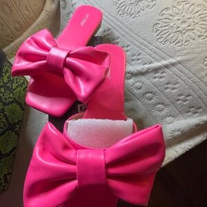 CAPE ROBBIN JOIA SLIPPER WITH BOW.  STYLE JUJU.   Color Pink.